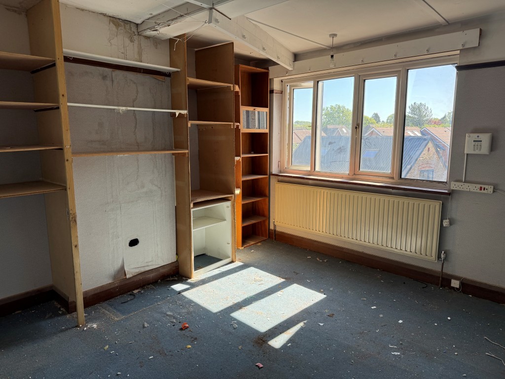 Lot: 133 - MAISONETTE IN NEED OF UPDATING WITH POTENTIAL TO SUB-DIVIDE - Bedroom